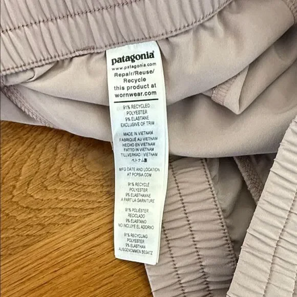 Patagonia Women’s Lightweight Drawstring Shorts – Size Small – light mauve - Picture 3 of 9